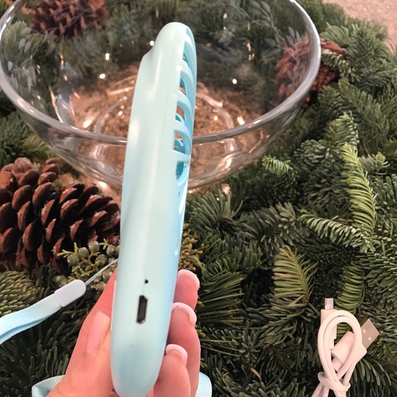 🦋Blu Butterfly Travel Fan - Aqua or White - USB rechargeable. - Picture 6 of 9